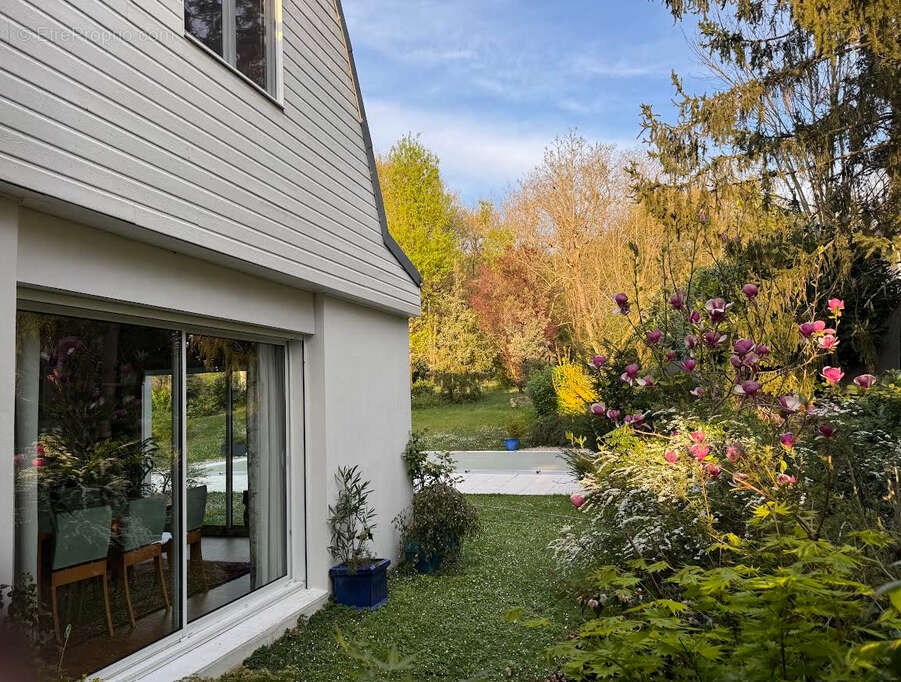 Maison à SAINTRY-SUR-SEINE