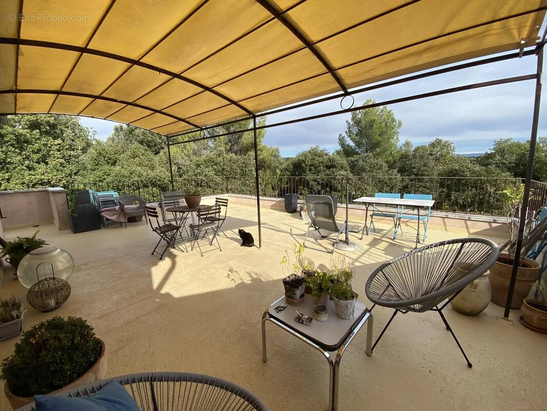 Appartement à CABRIERES-D'AVIGNON