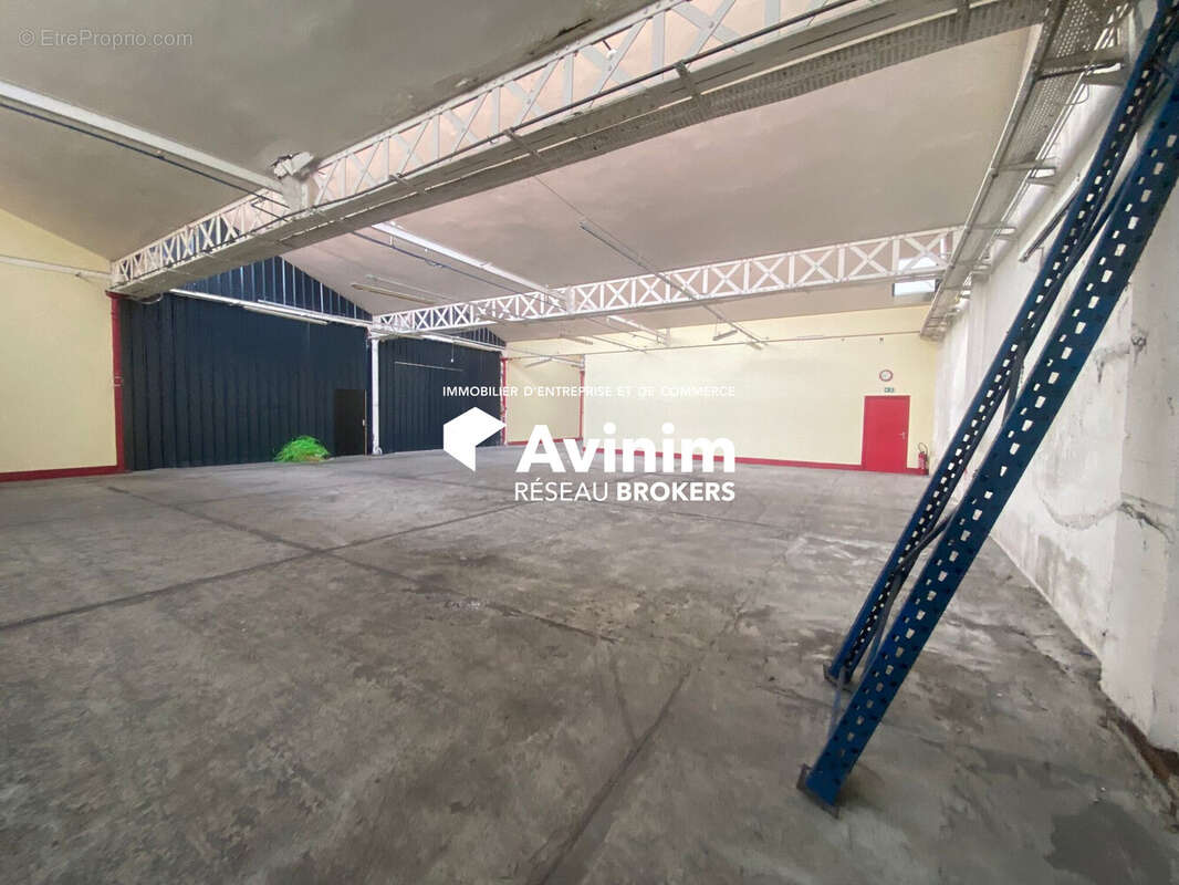 Commerce à NEAUFLES-SAINT-MARTIN