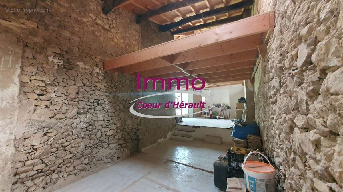 Appartement à ANIANE
