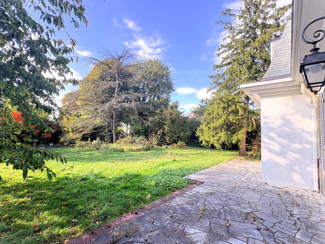 Maison à CHENNEVIERES-SUR-MARNE