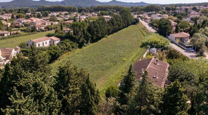 Terrain à FONTVIEILLE