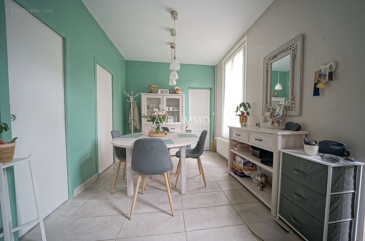 Maison à LA QUEUE-LES-YVELINES