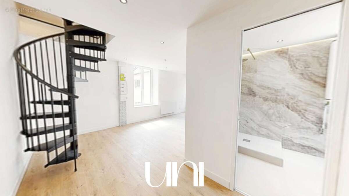 Duplex 2 pièces entièrement rénové avec place de parking - Bayeux - photo 13