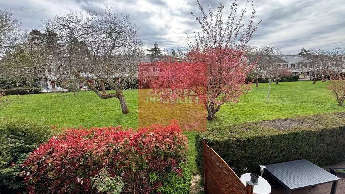 Maison à LE MESNIL-SAINT-DENIS