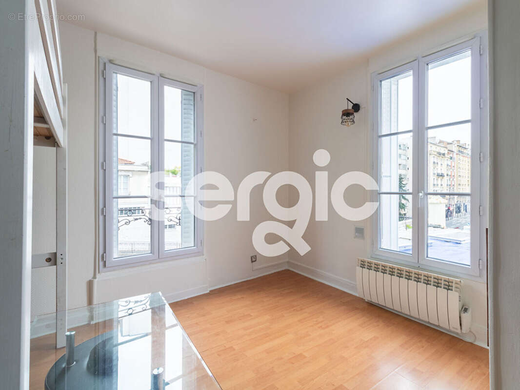 Appartement à COURBEVOIE