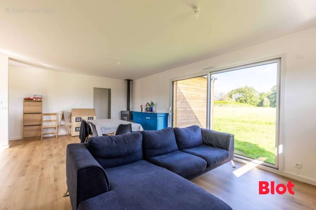 Maison à SAINT-ONEN-LA-CHAPELLE