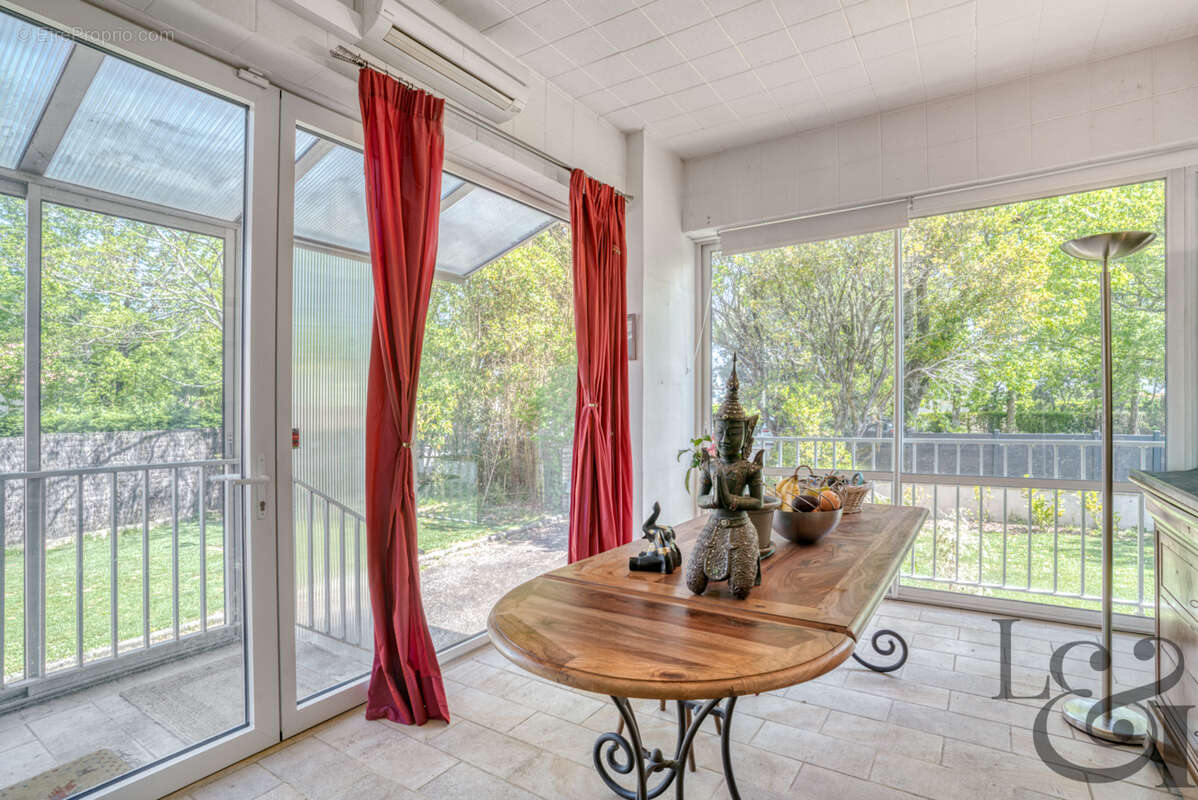 A vendre secteur Casseneuil belle villa de caractère de 7 pièces, avec piscine. - photo 10
