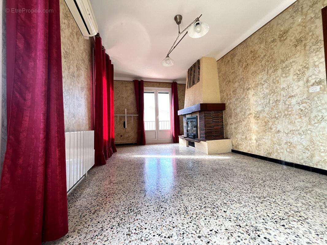 Maison à PEZILLA-LA-RIVIERE