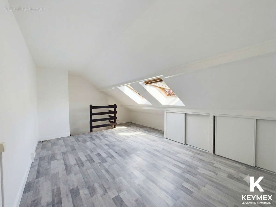 Vaux sur Seine : Duplex 2 pièces rénové 36 m² Cave Parking - photo 5