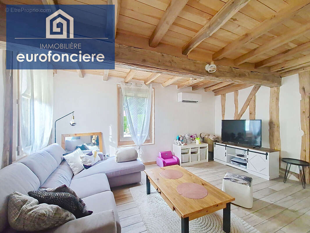 Maison à SAINT-JEAN-DE-BONNEVAL
