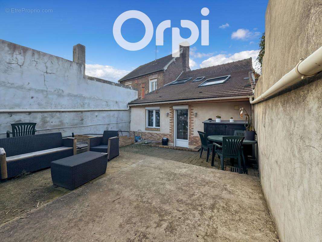 Maison à ESTREES-SAINT-DENIS