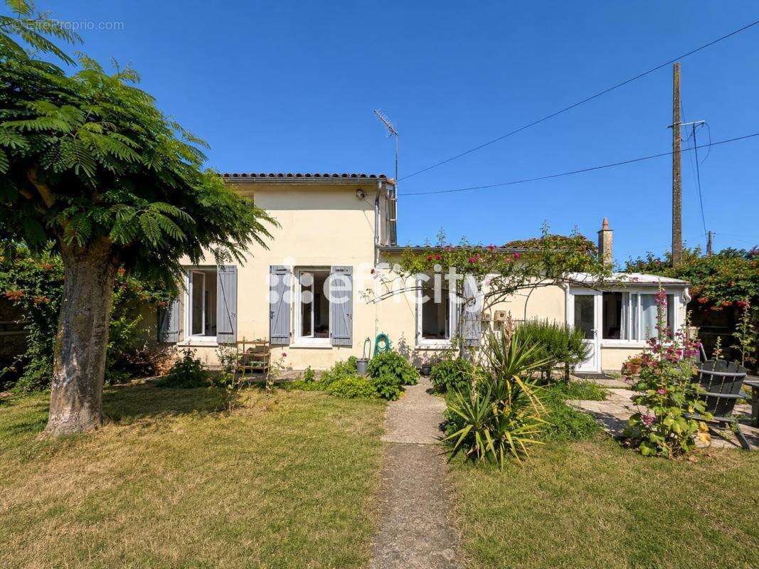 Maison à SAINTES