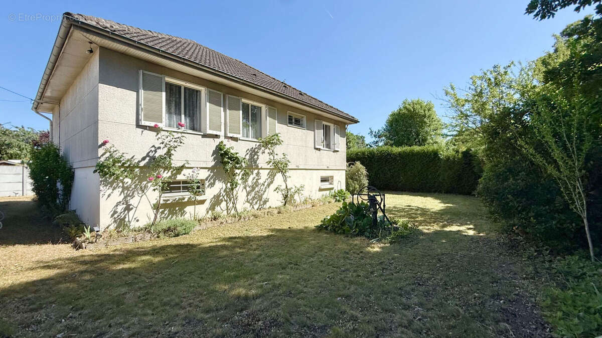 Maison à SAINTE-GENEVIEVE-DES-BOIS