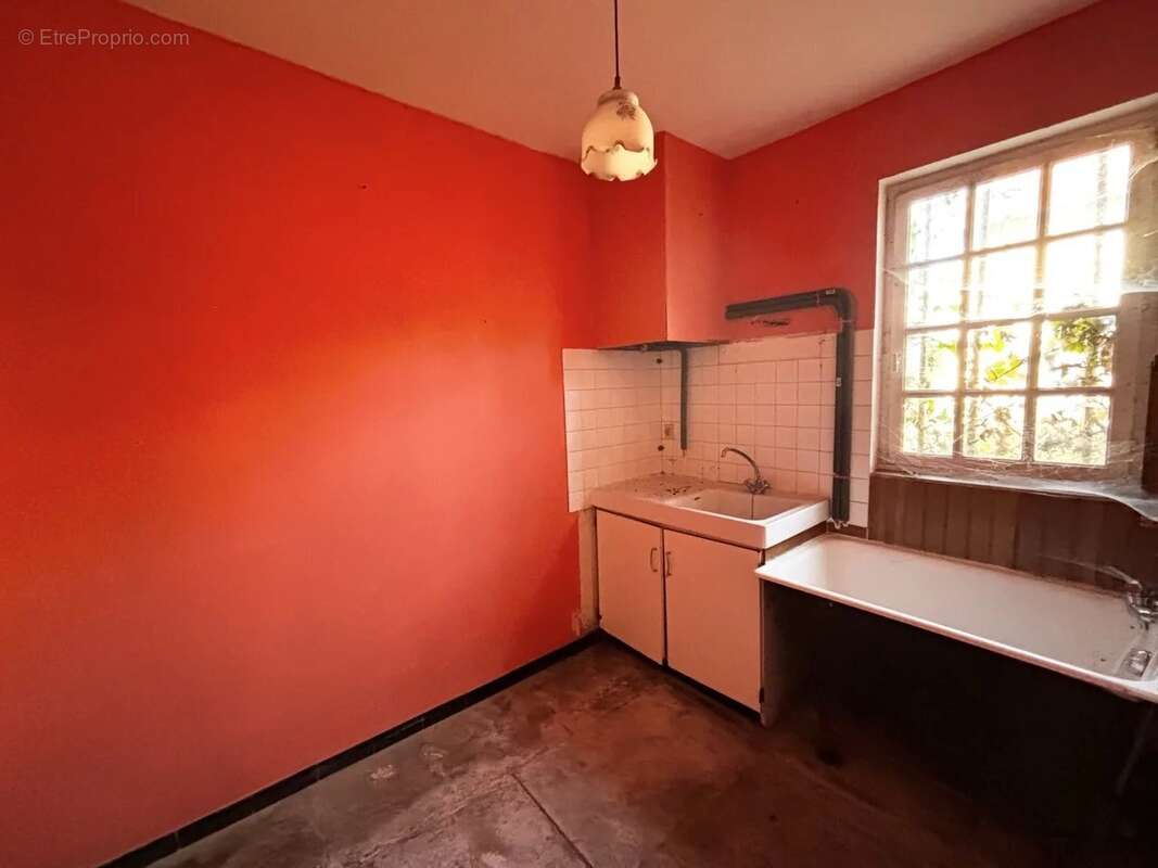 Maison à LA ROCHE-EN-BRENIL