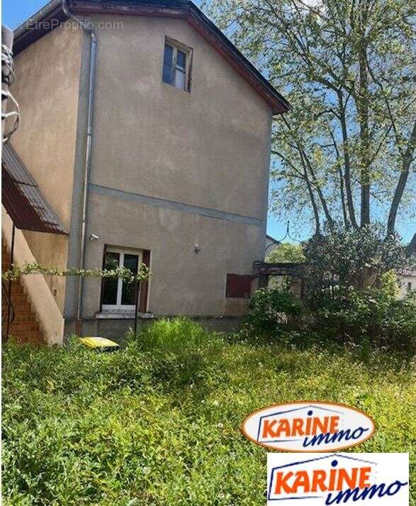 Appartement à FONTAINES-SAINT-MARTIN
