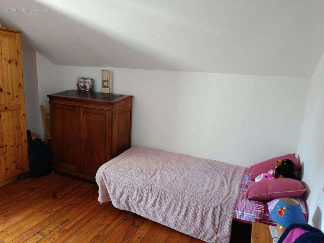 Maison 121 m² à Saint-Medard-De-Guizieres  - photo 8