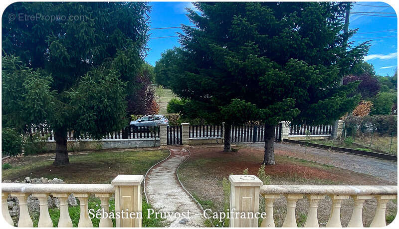 Maison à SAINT-PARDOUX-LA-RIVIERE