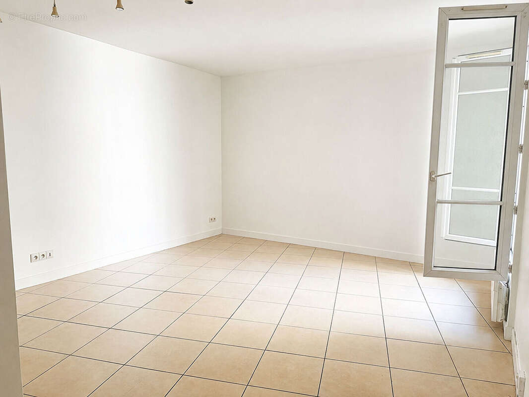 Appartement Paris 1 pièce(s) 28.37 m2 - photo 2