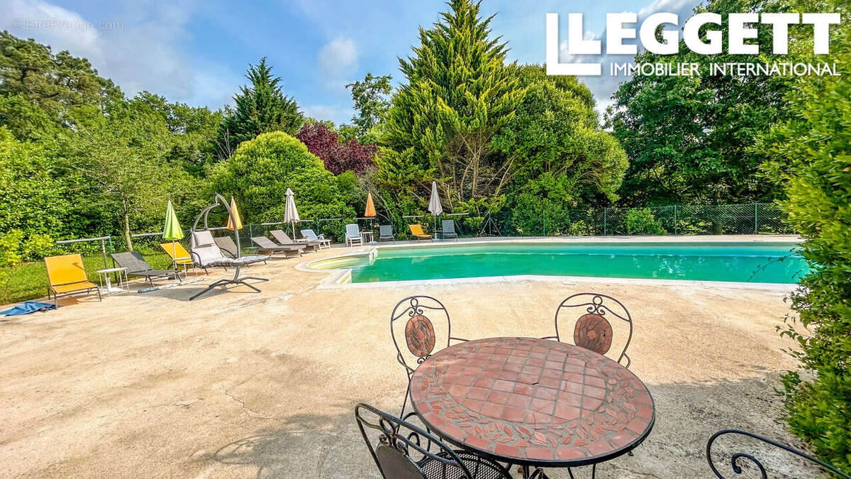 Maison à SAINT-LEON-SUR-L'ISLE