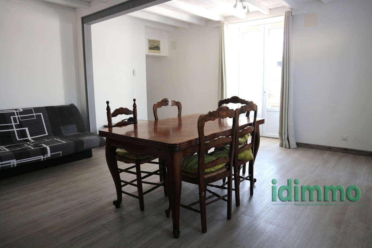Belle maison en bon etat general de 100 m2 sur un terrain clos de 115 m2. centre bourg a proximite des commerc - photo 6