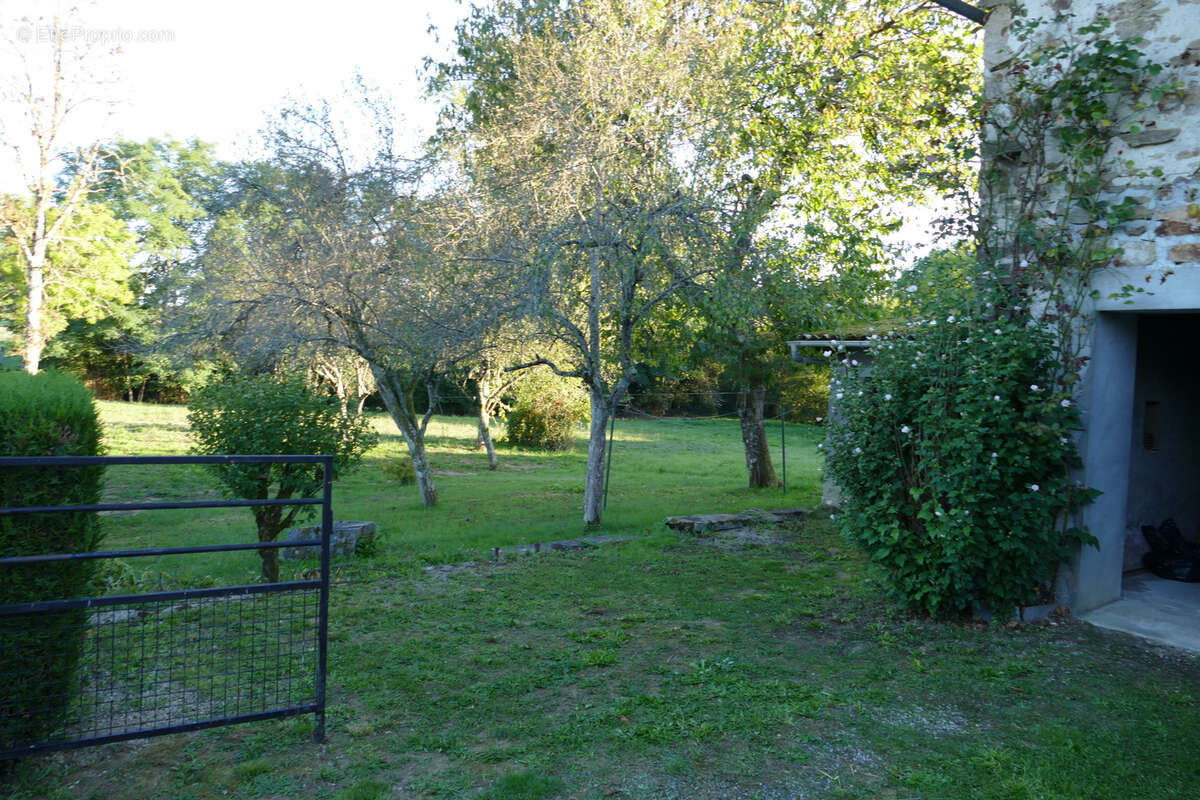 Maison à MEZIERES-SUR-ISSOIRE