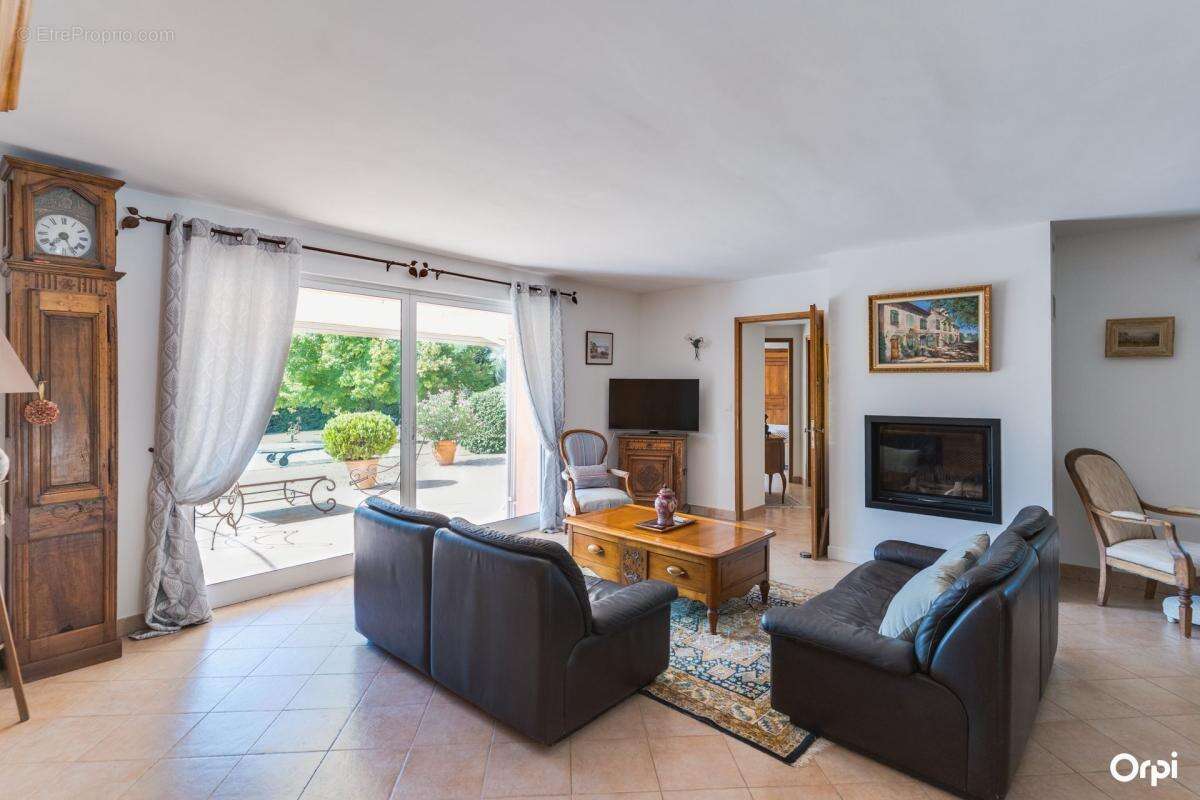 Villa Provençale de Plain-Pied à Saint-Zacharie — Écrin de Charme au Cœur d'un Domaine Arboré de 5 940 m² - photo 17