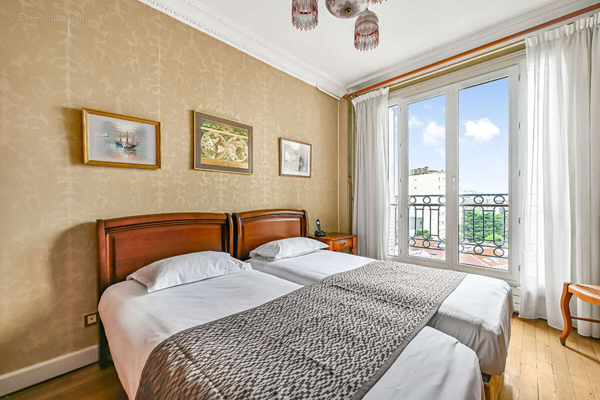 Appartement à PARIS-14E