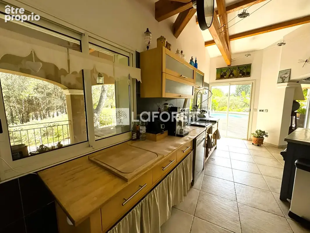 Villa Saint Zacharie 157 m²  6 chambres - photo 6