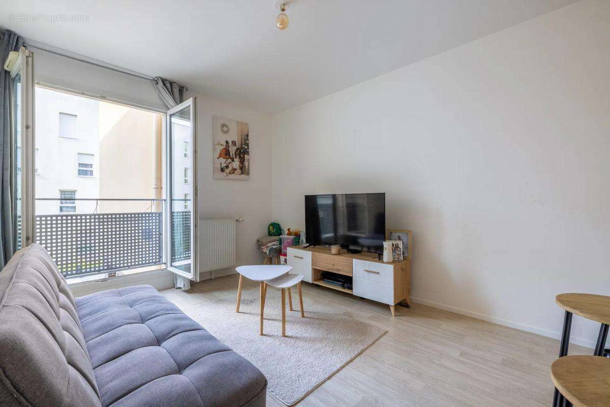 Appartement à FLEURY-MEROGIS