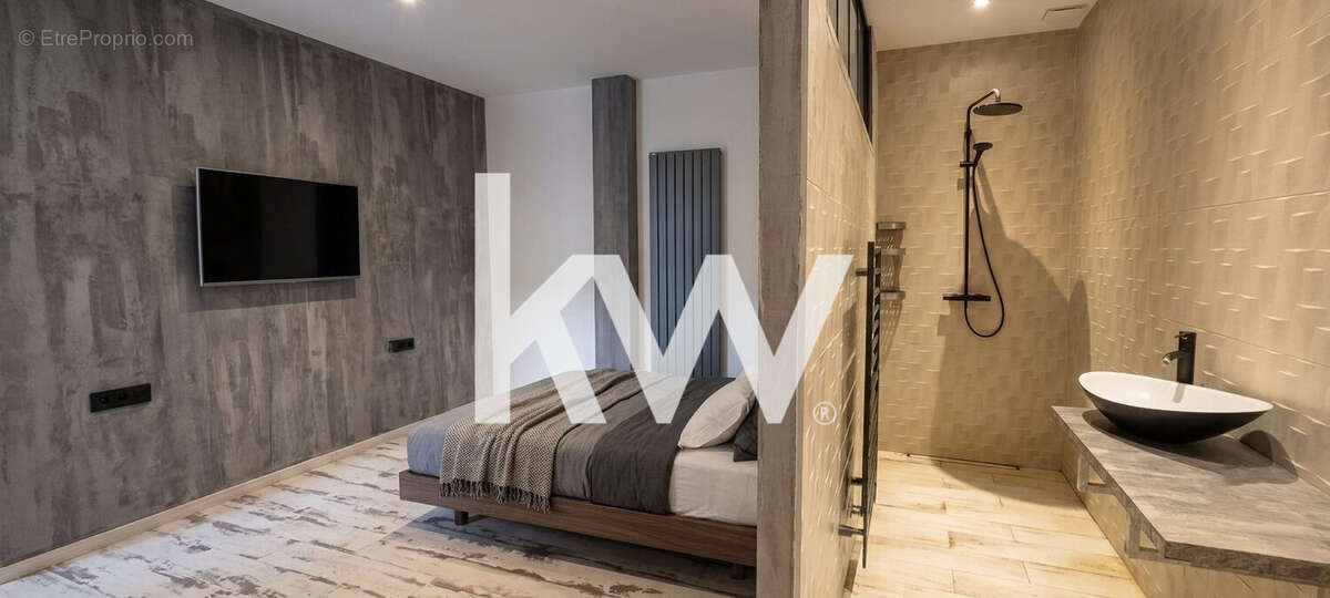 Maison 155 m² à Saint-Genest-Lerpt  - photo 8