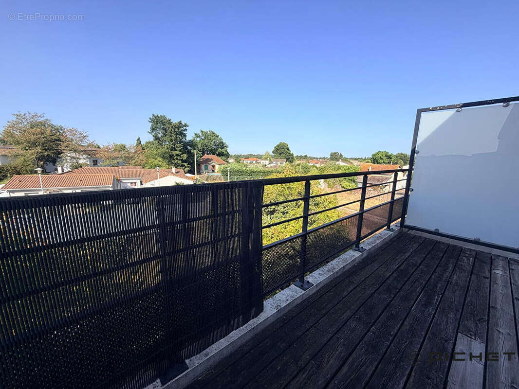 Appartement Le Haillan 2 pièce(s) 49.5 m2 avec grand balcon et parking couvert - photo 3