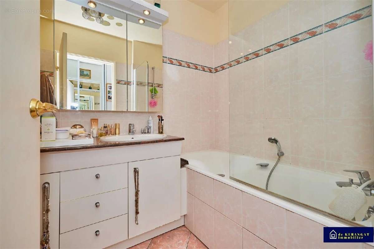 Appartement à LE PLESSIS-ROBINSON