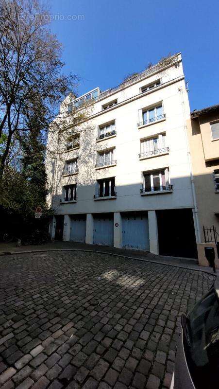 Appartement à PARIS-14E