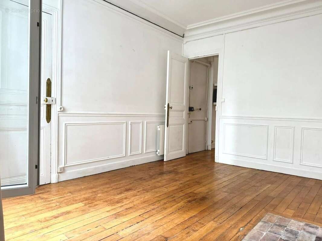 Appartement à PARIS-14E