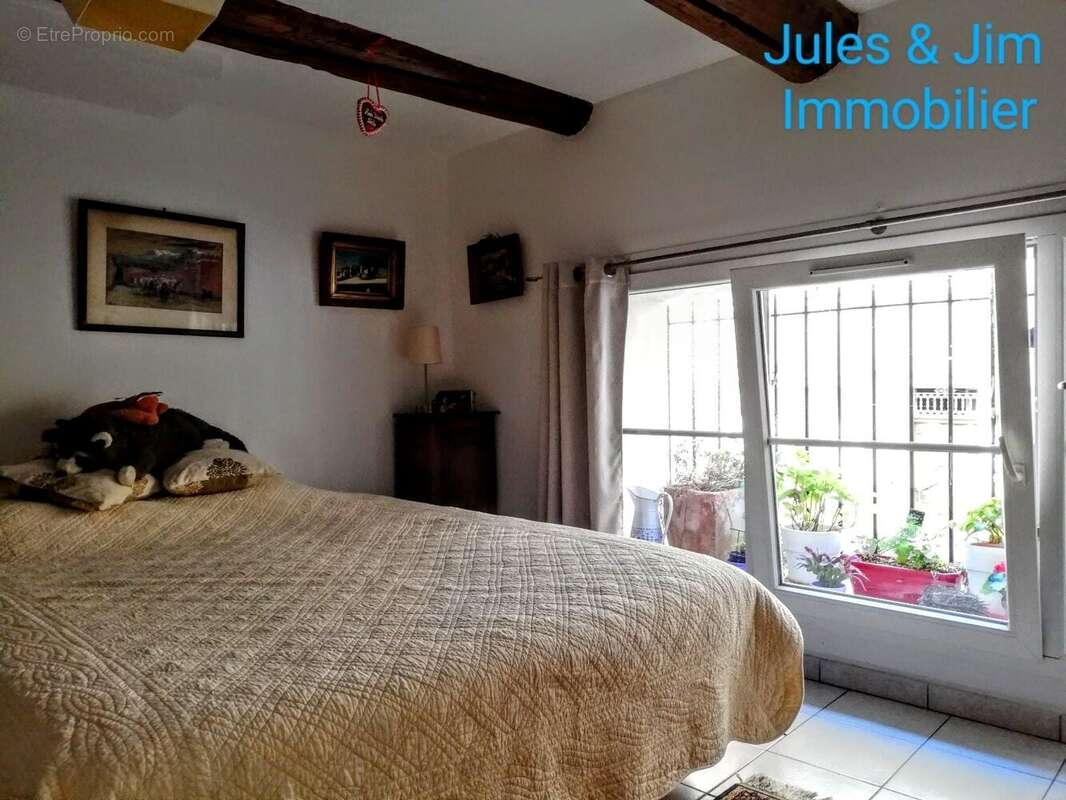 Appartement à MARSEILLE-5E