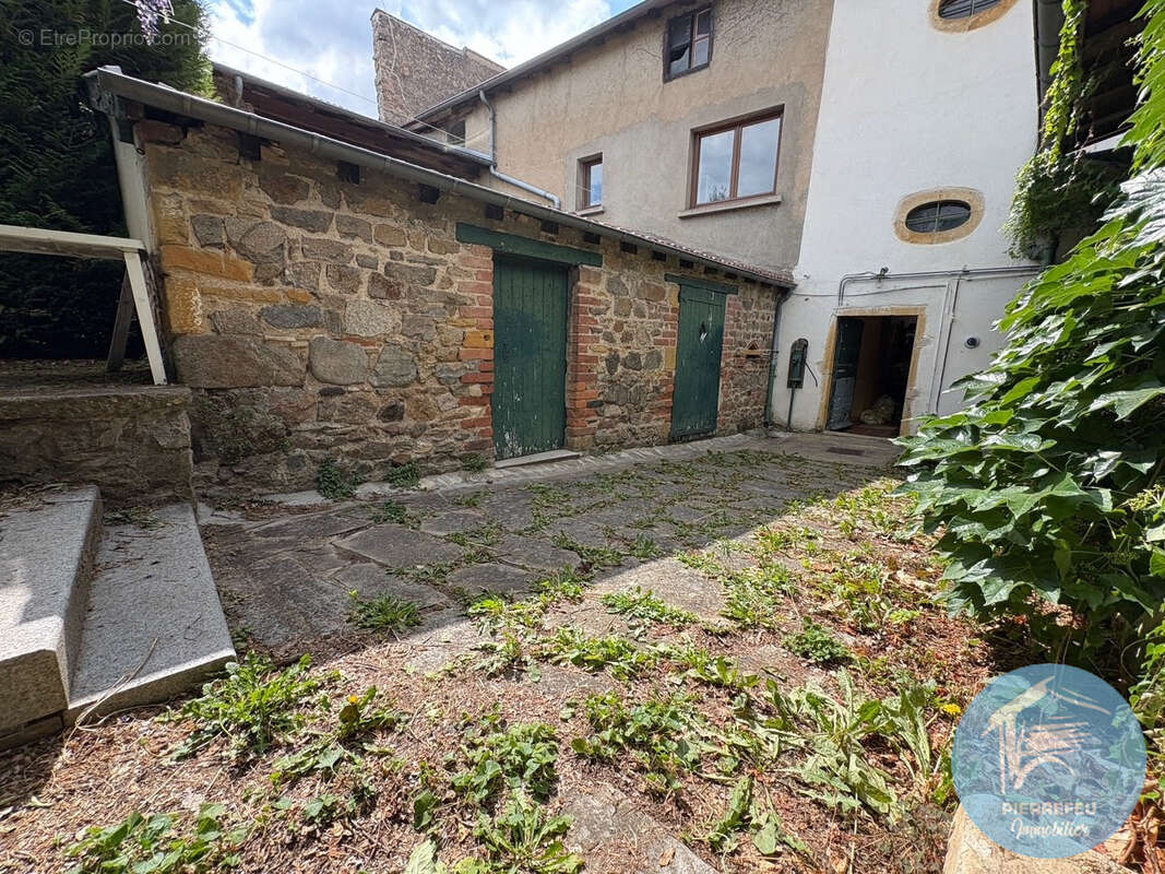 Appartement à PONTCHARRA-SUR-TURDINE
