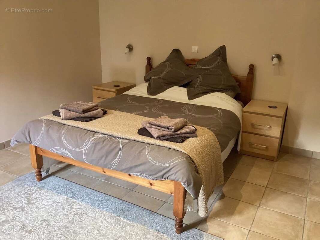 Maison à SALLES-COURBATIES