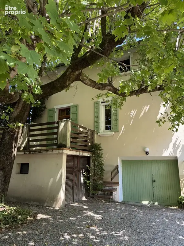 Maison indépendante 155 m2 à Romans-sur-Isère   4 chambres, terrain 903 m2, ascenseur et fort potentiel - photo 4