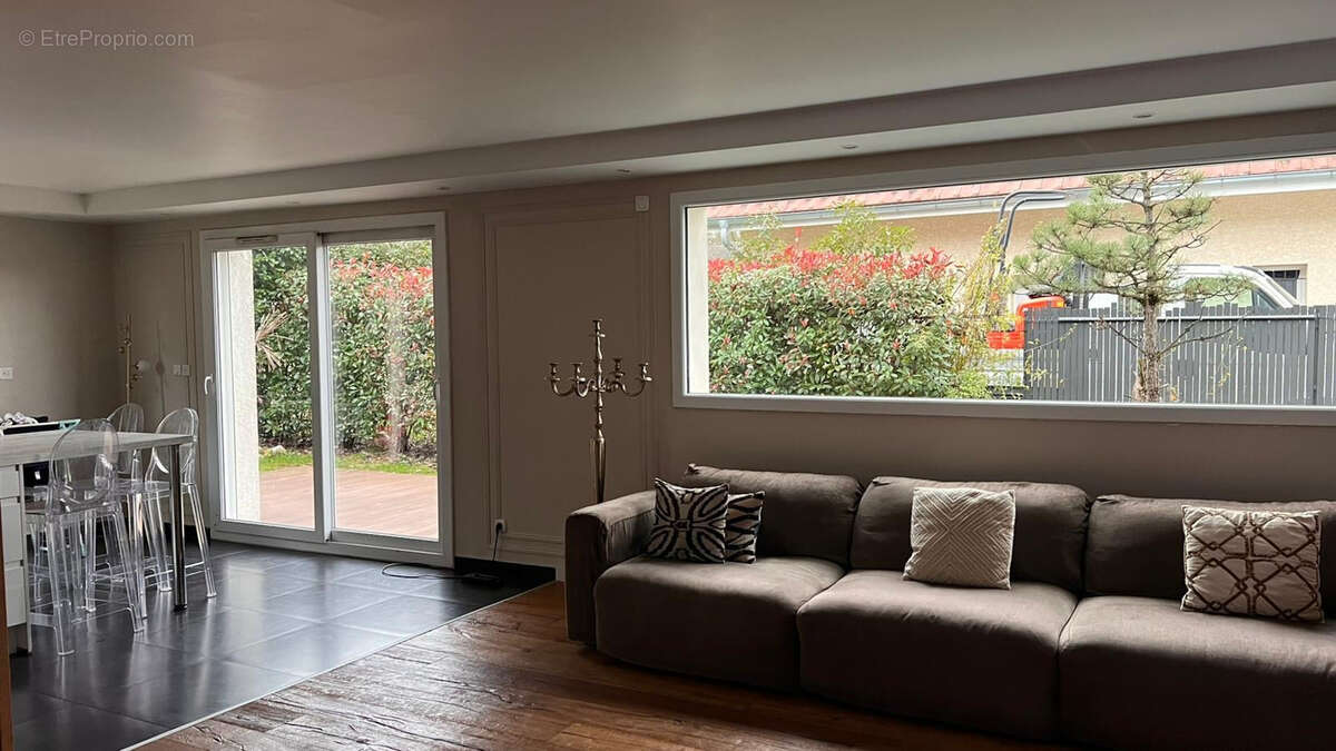 Maison à SCIENTRIER