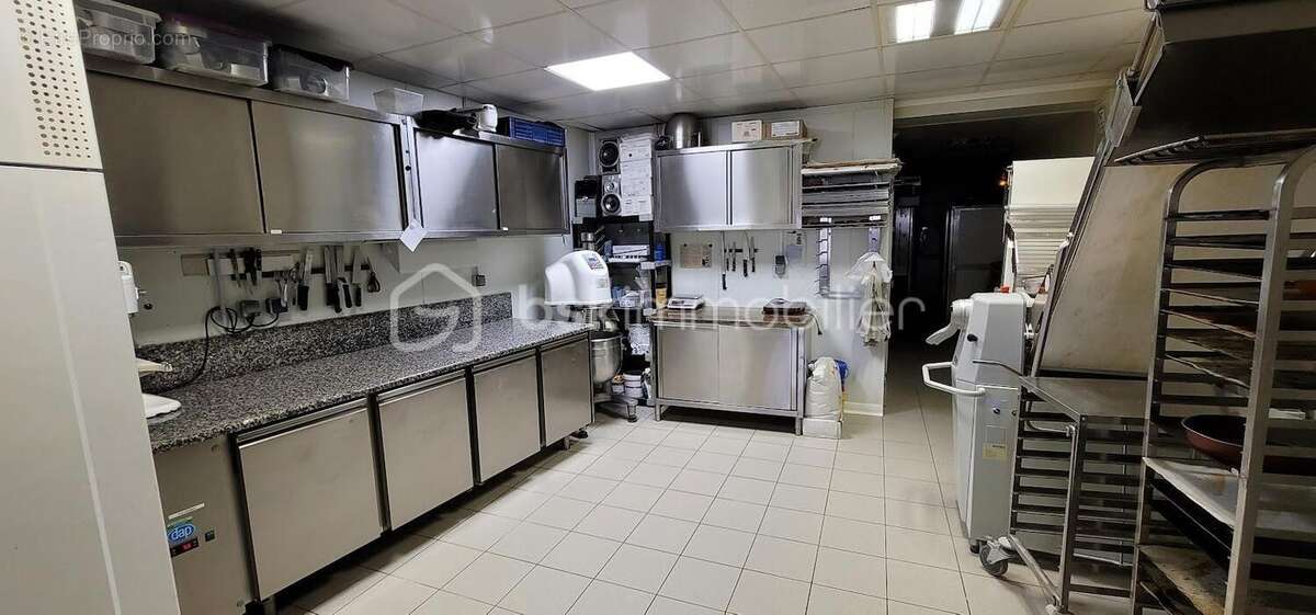 Commerce à COLLINEE