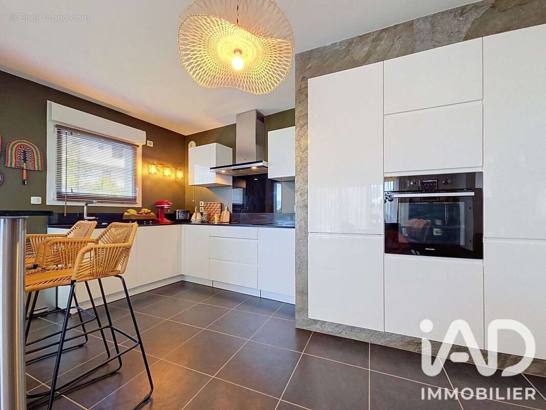 Appartement 93 m² à Saint-Julien-En-Genevois  - photo 2