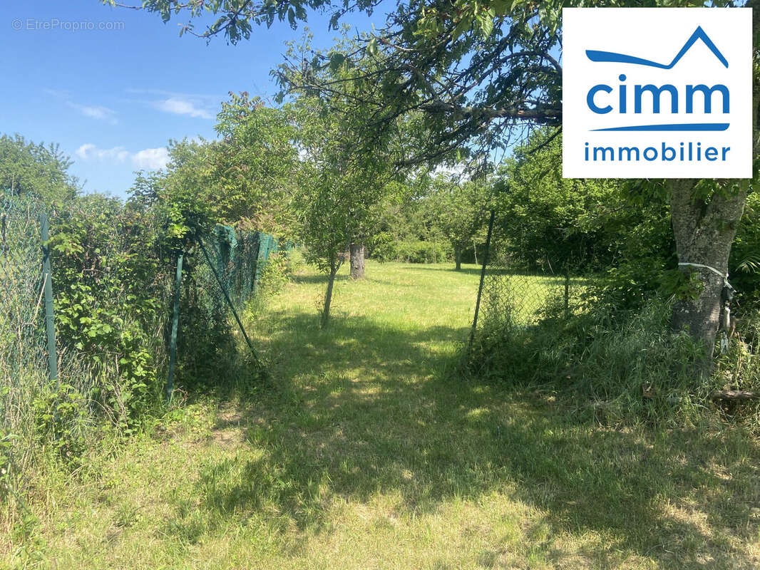 Terrain à AMILLY