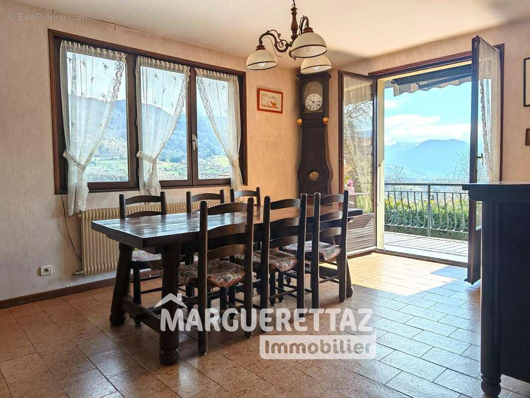 Maison à MARIGNIER