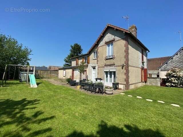 Maison à TREMBLAY-LES-VILLAGES
