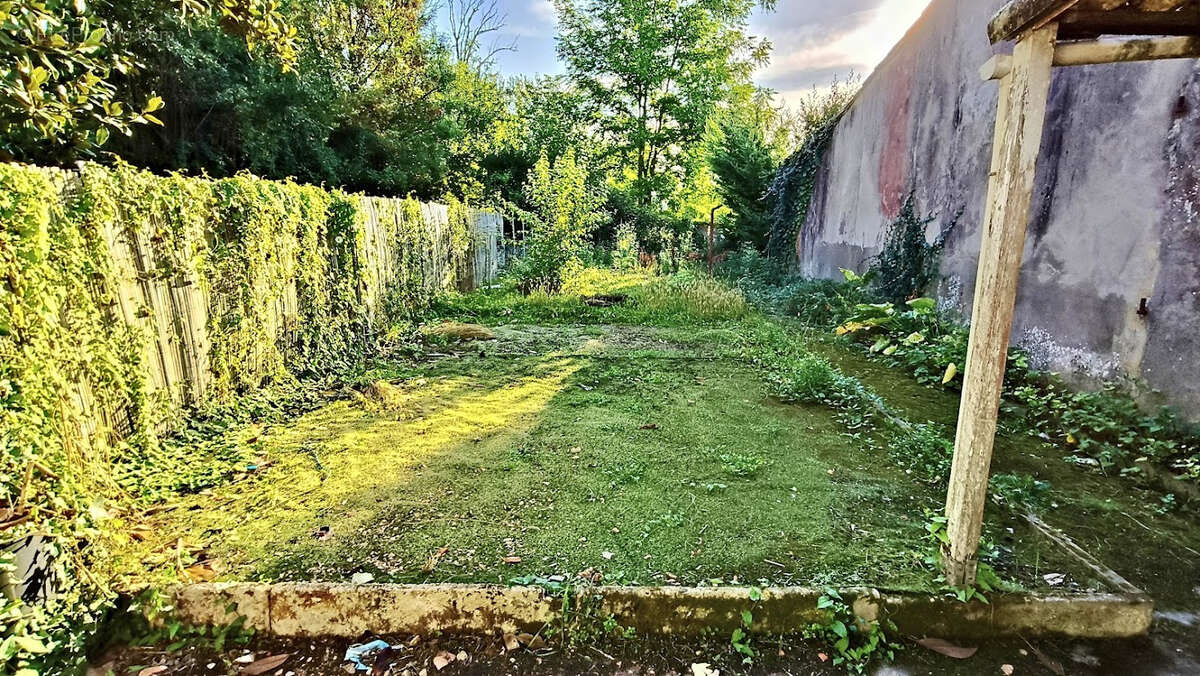 Maison à SAINT-MARTIN-LACAUSSADE