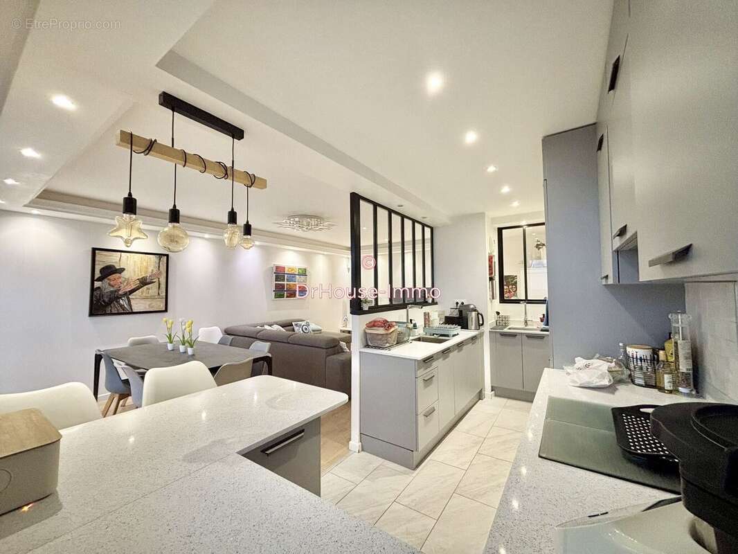 Appartement à LES LILAS