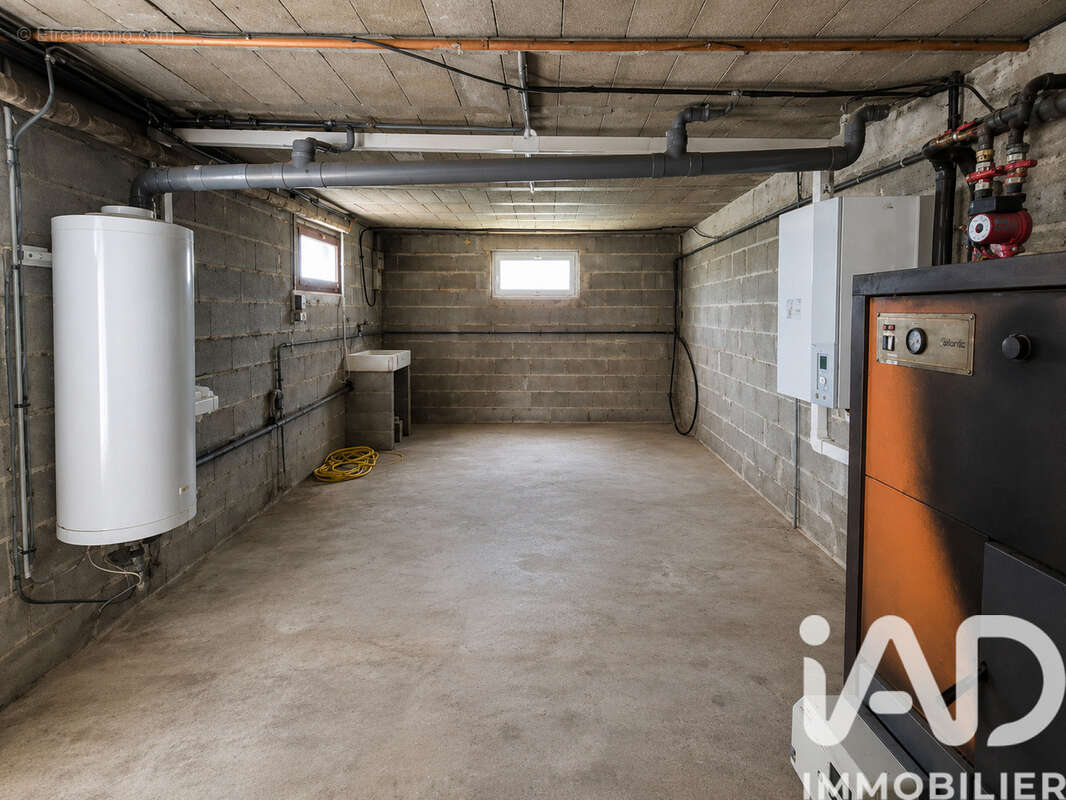 Maison 110 m² à Juillac-Le-Coq  - photo 9