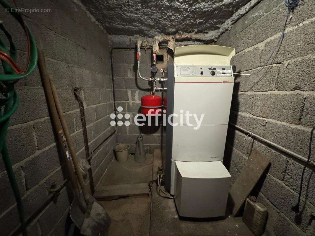 Maison à LA MONNERIE-LE-MONTEL