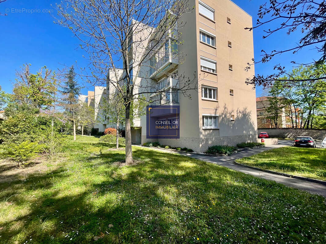 Appartement à SAINT-GENIS-LAVAL
